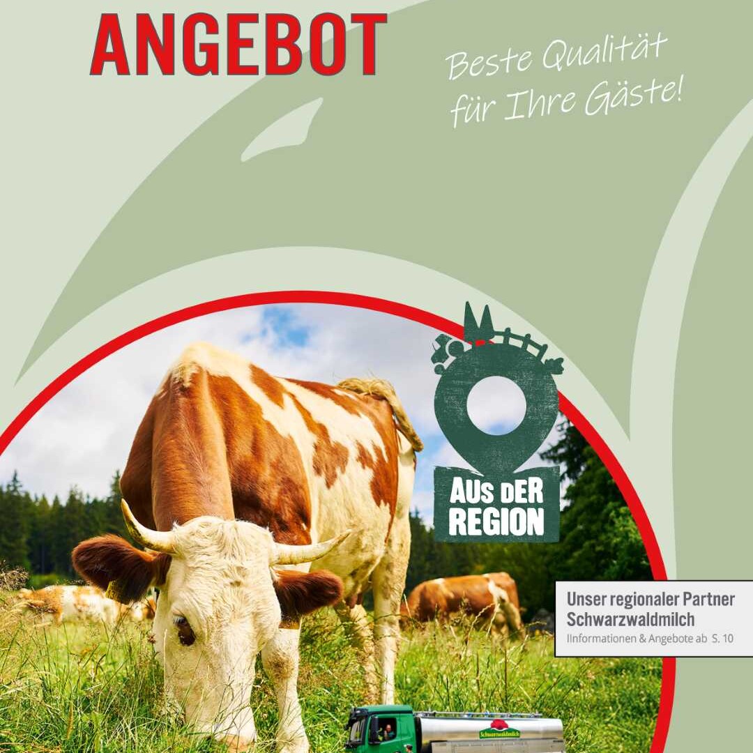 Monatsangebote von Steidinger 2026-07 Ein Plakat mit einer Kuh, die auf einer Wiese grast und Schwarzwaldmilch LKW
